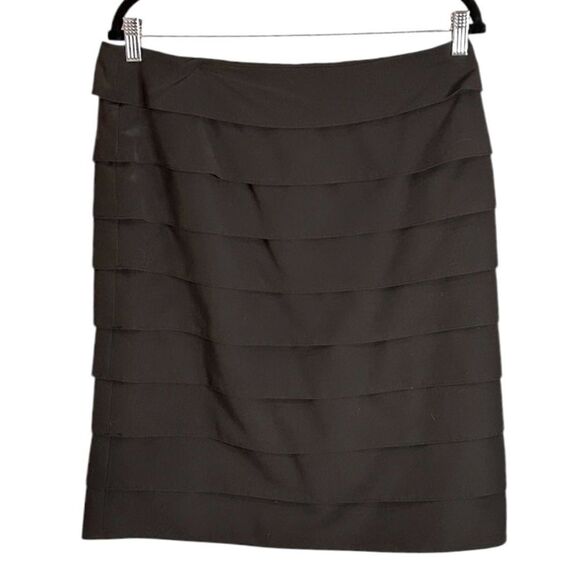 Elegant Black Layered Skirt - Picture 2 of 5